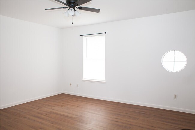 Building Photo - 8910 Sage Pl Dr