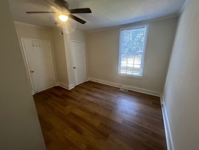 Building Photo - 827 Silver St