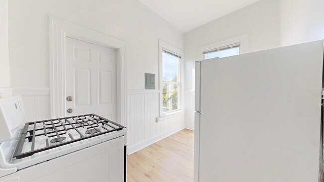 Building Photo - 1233 Laguna St