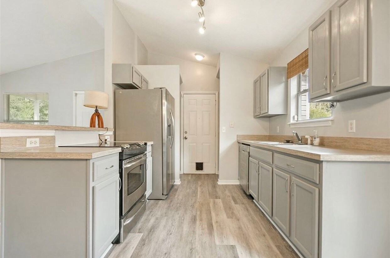 Building Photo - 141 Palmer St