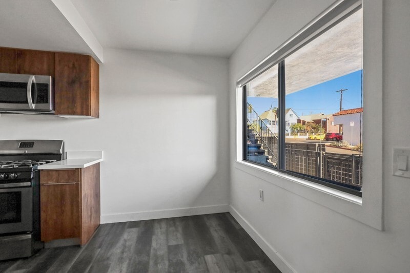 Building Photo - 215 N Fickett St