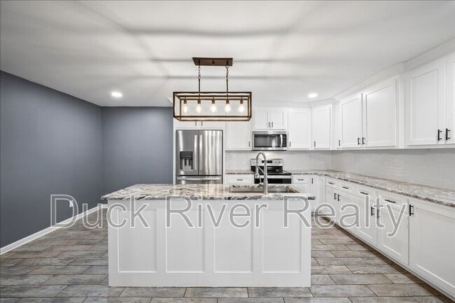 Building Photo - 406 7th St