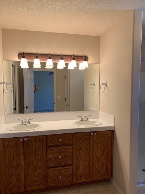 Building Photo - Available Now: 4 Bedroom Home in Willamette Landing