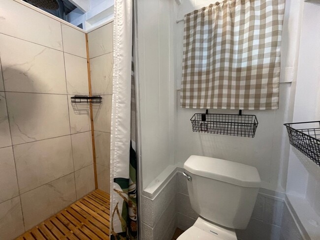 Building Photo - Remodeled Large Studio walking distance to town