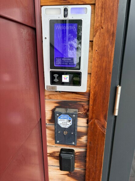 Building Photo - 240 Salem St