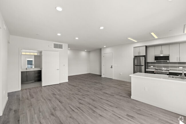 2BR, 2BA - 1,075SF - Living Room - The Dream on Tamarind