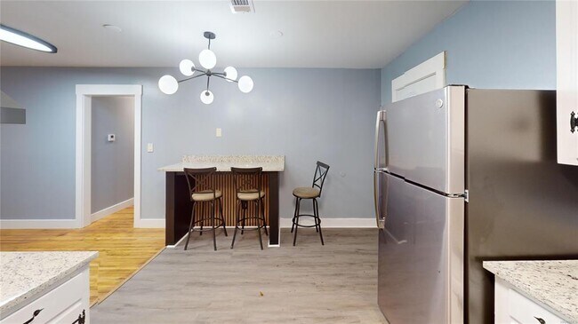 Building Photo - 302 Moncrief St