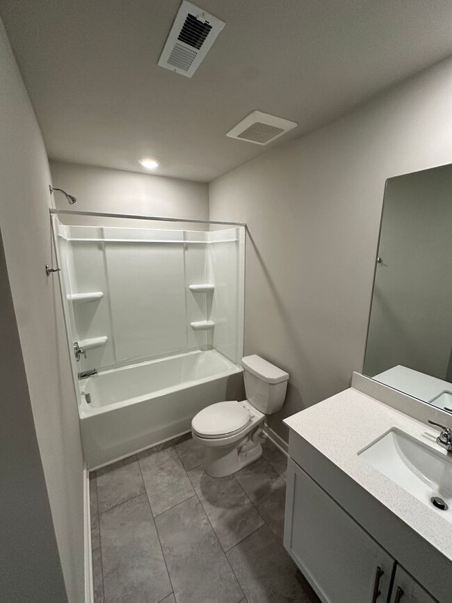 Building Photo - 3 Bed, 2.5 Bath, 1850sqft Townhome in Vineyard Grove of Lebanon!