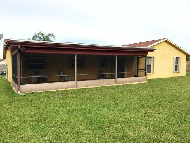 Building Photo - 221 Bilbao St