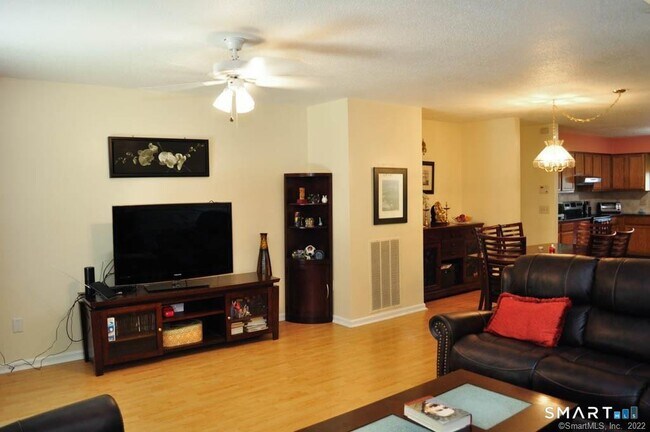 Building Photo - 605 Sandstone Dr
