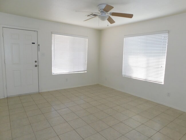 Building Photo - 3 BEDROOM HOME IN OCOTILLO!