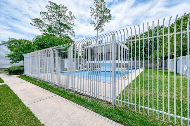 Building Photo - 10188 Beekman Pl Dr