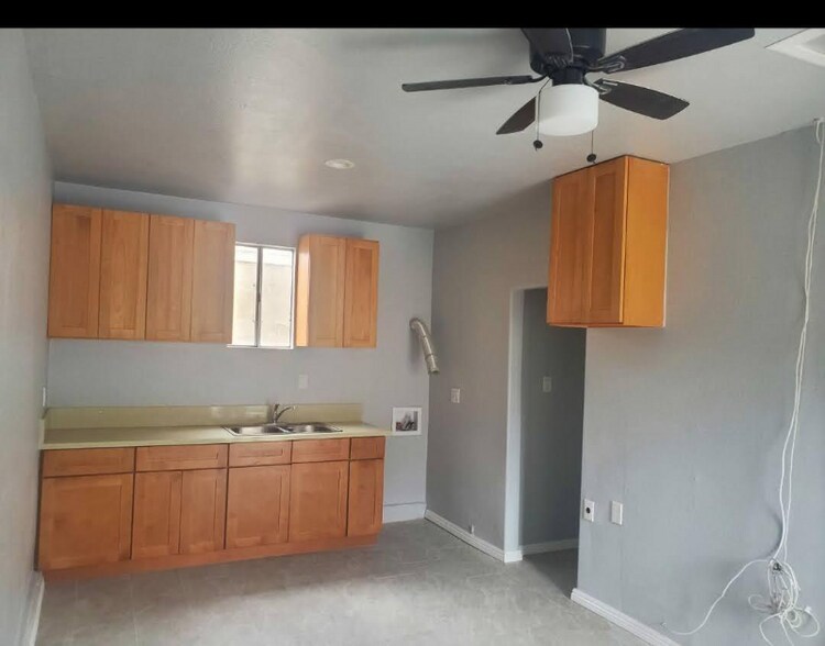 Primary Photo - 1067 S Herbert Ave