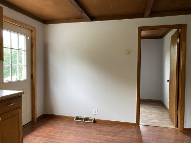 Building Photo - 333 Gardinier St