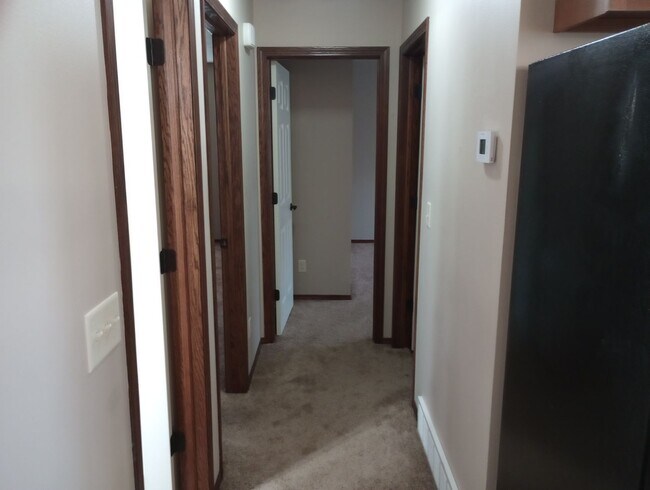 Building Photo - Two bedroom Town Home w/ Double garage