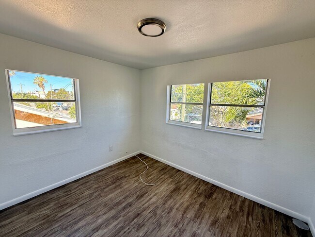 Building Photo - Renovated Large 3 Bed 1 Bath Unit Available For Rent Located In Little Havana.
