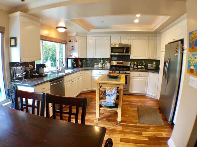 Building Photo - 672 Garland Court