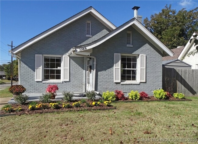 Primary Photo - 1148 S Columbia Ave