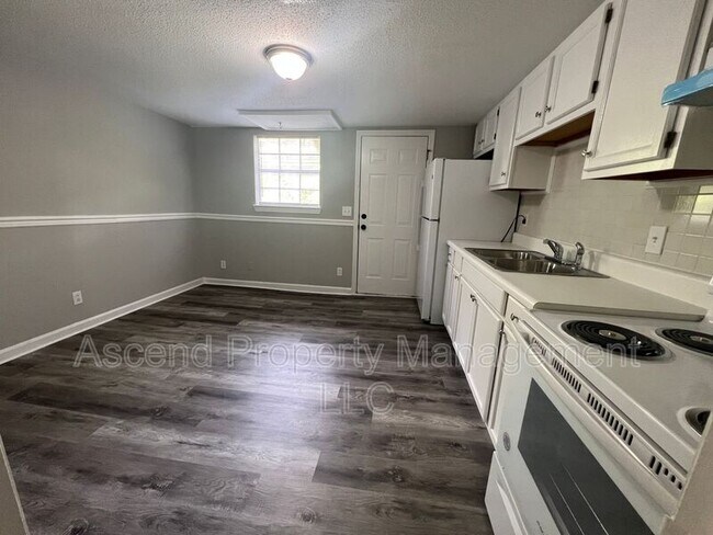 Building Photo - 3216 Gleason Dr