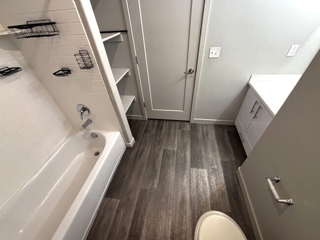 Building Photo - 1700 S Sandhill Rd