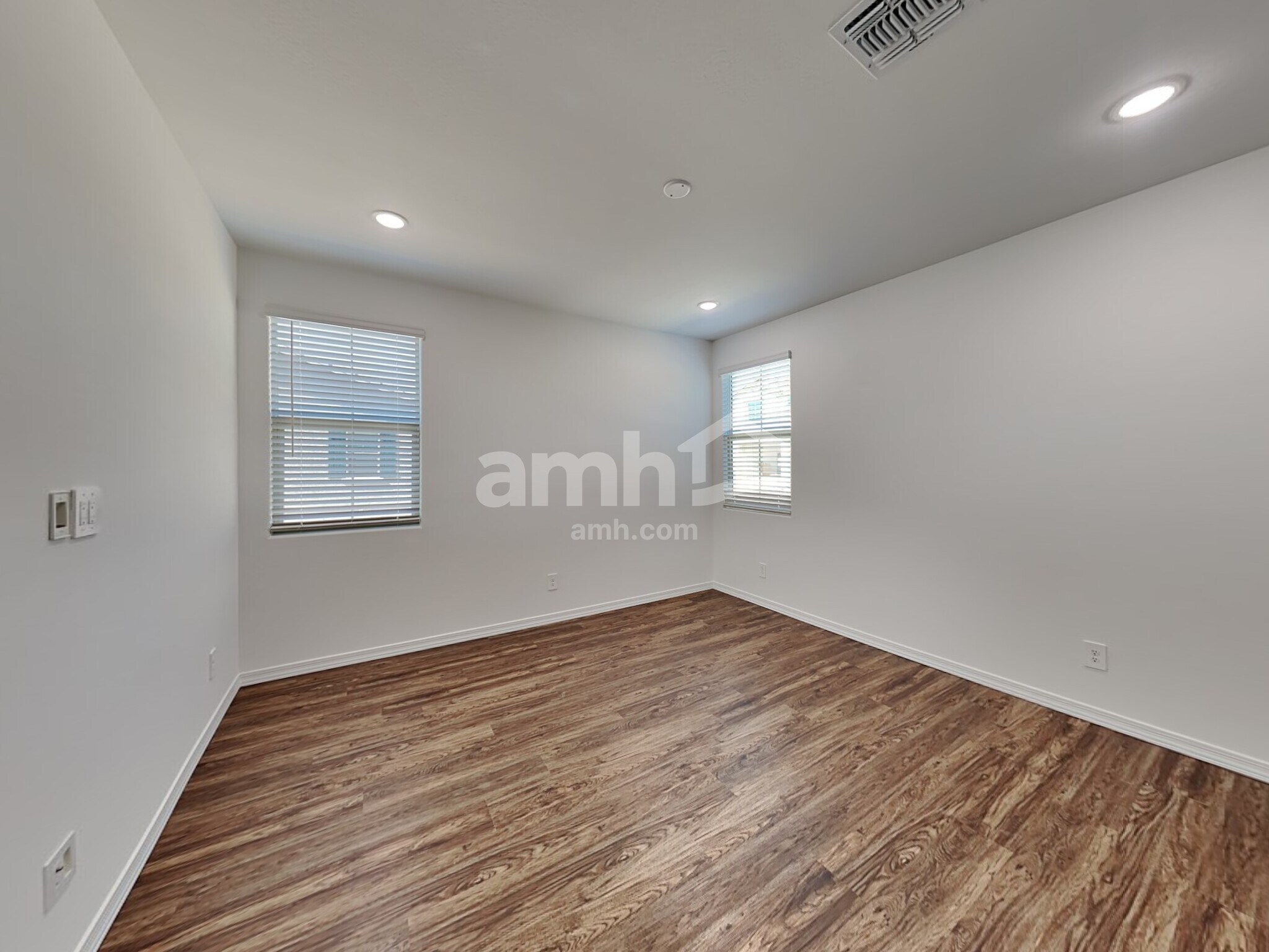 Building Photo - 15074 W Sherman St