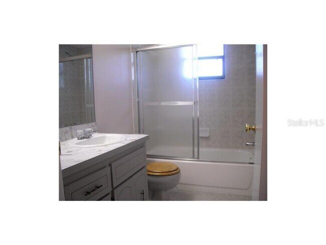 Building Photo - 1301 Greenlea Dr