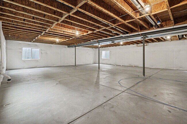 Building Photo - 3 Bed 2 Bath Ranch Home with Den and Large Unfinished Basement