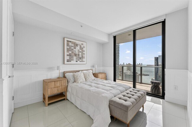 Building Photo - 1010 Brickell Ave