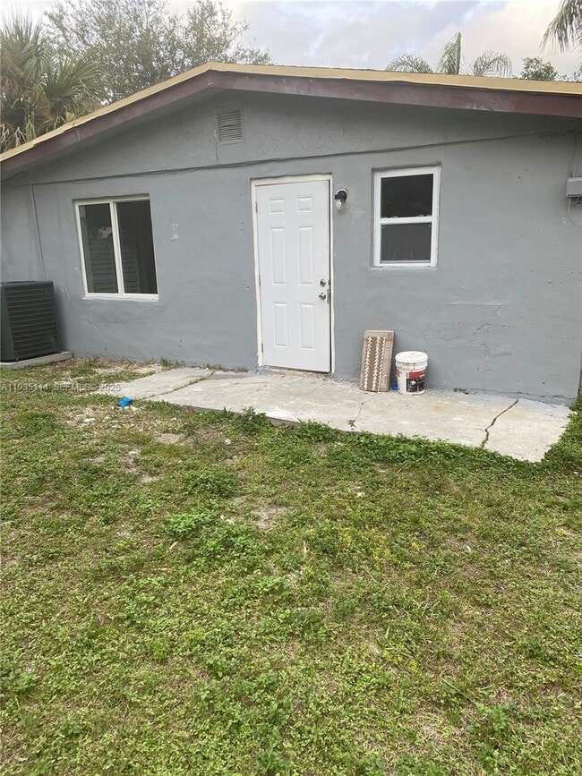 Building Photo - 2122 NW 5th St