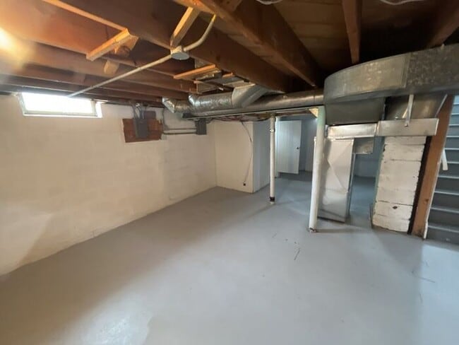 Building Photo - Brick Ranch Single Family Home