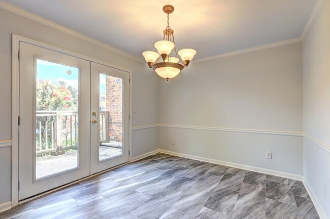 Building Photo - 6520 Roswell Rd