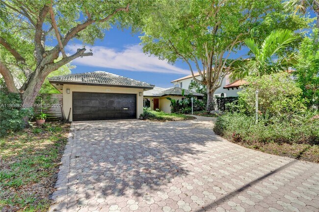 Building Photo - 3100 NE 56th Ct