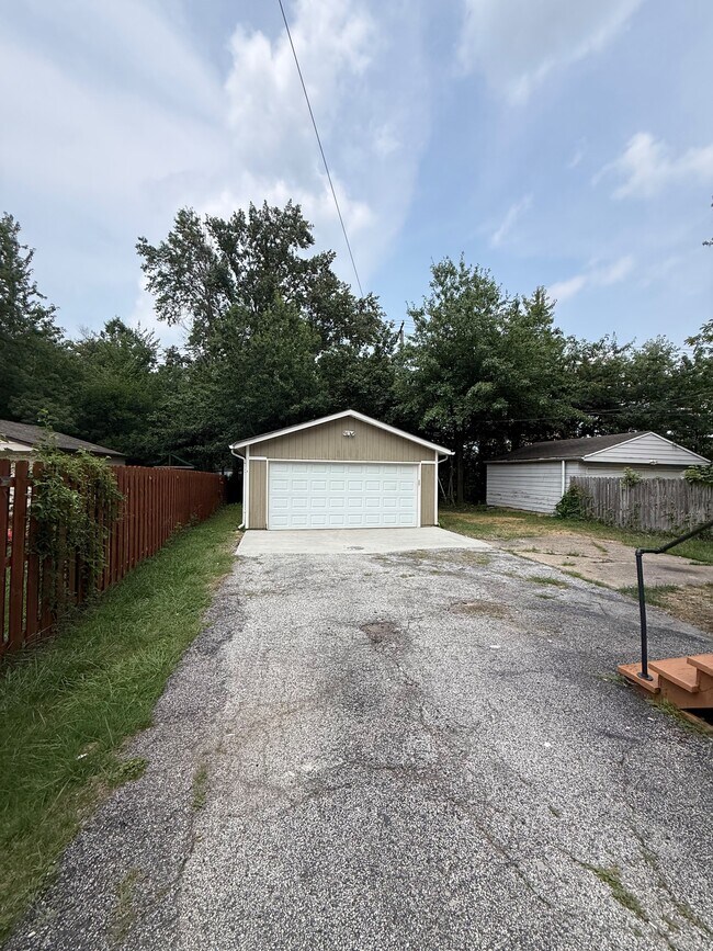Building Photo - 3537 Silsby Rd