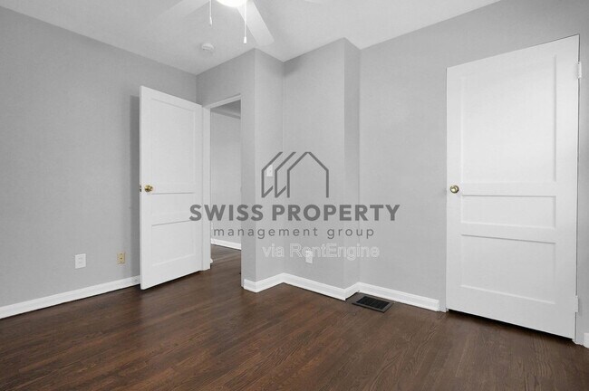 Building Photo - 2229 Middlehurst Dr