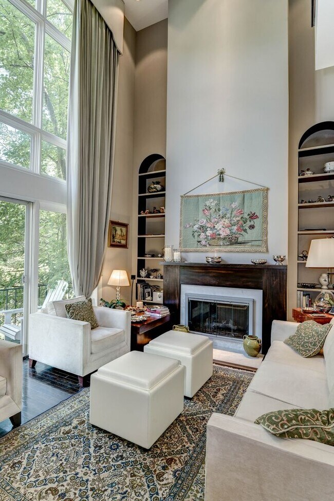 Building Photo - Beautiful Home in the Coveted Gated Commun...