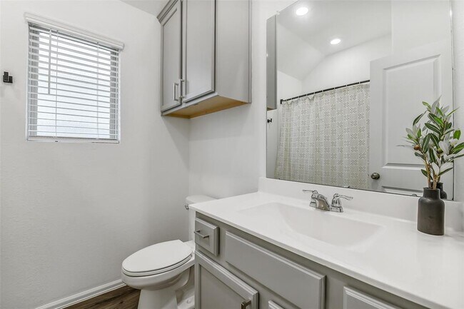 Building Photo - 17018 Westmoreland Promenade Pl