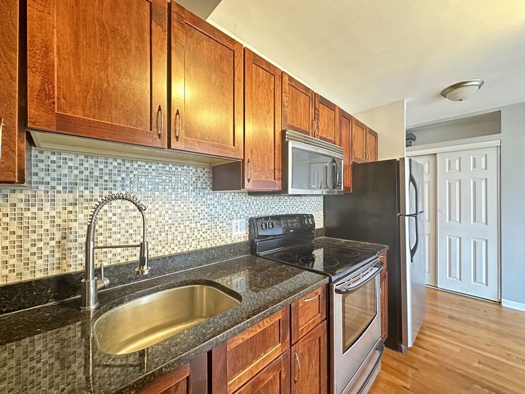 Building Photo - 4180 N Marine Dr