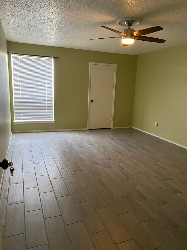 Building Photo - 6604 Montauk Dr