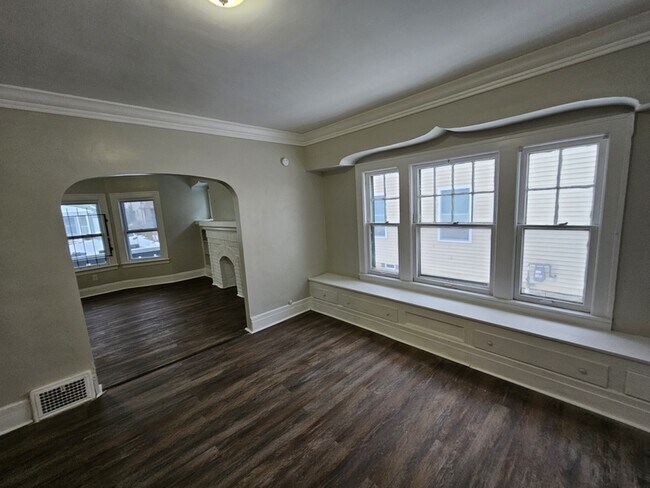 Building Photo - 3378 E 134th St