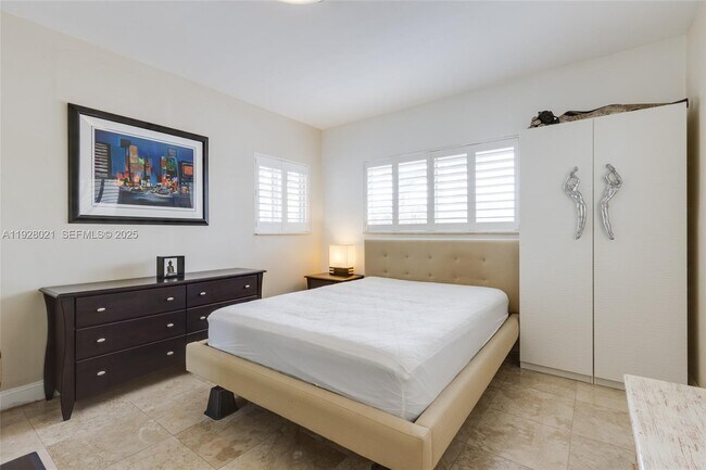 Building Photo - 1110 Venetian Way