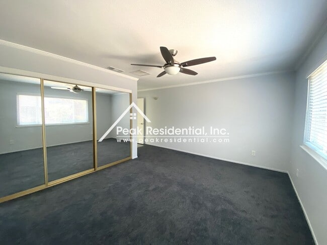 Building Photo - Charming 3 bd/2 ba Orangevale Home with RV...