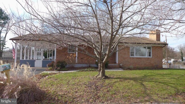 Building Photo - 93 Great Lake Dr