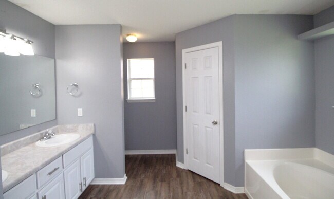 Building Photo - Spacious Southwest Pensacola Home with 2-Car Garage & Fenced Yard – ½ Off First Month’s Rent!