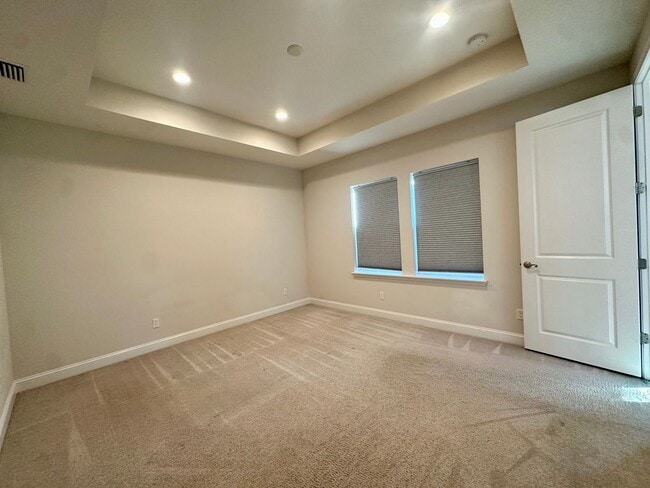 Building Photo - Centrally Located in Growing Area, Gated Community!