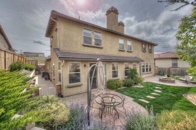 Building Photo - Beautiful former Meritage model home in the heart of Somersett. 4bed/3.5bath/3car 3764sf