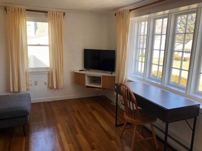 Building Photo - 43 Hillcroft Rd