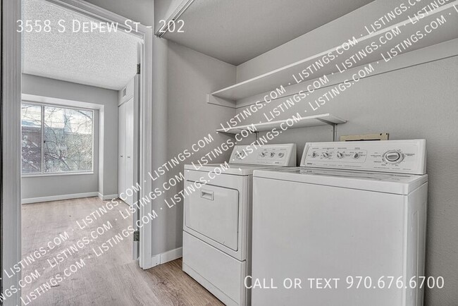 Building Photo - 3558 S Depew St