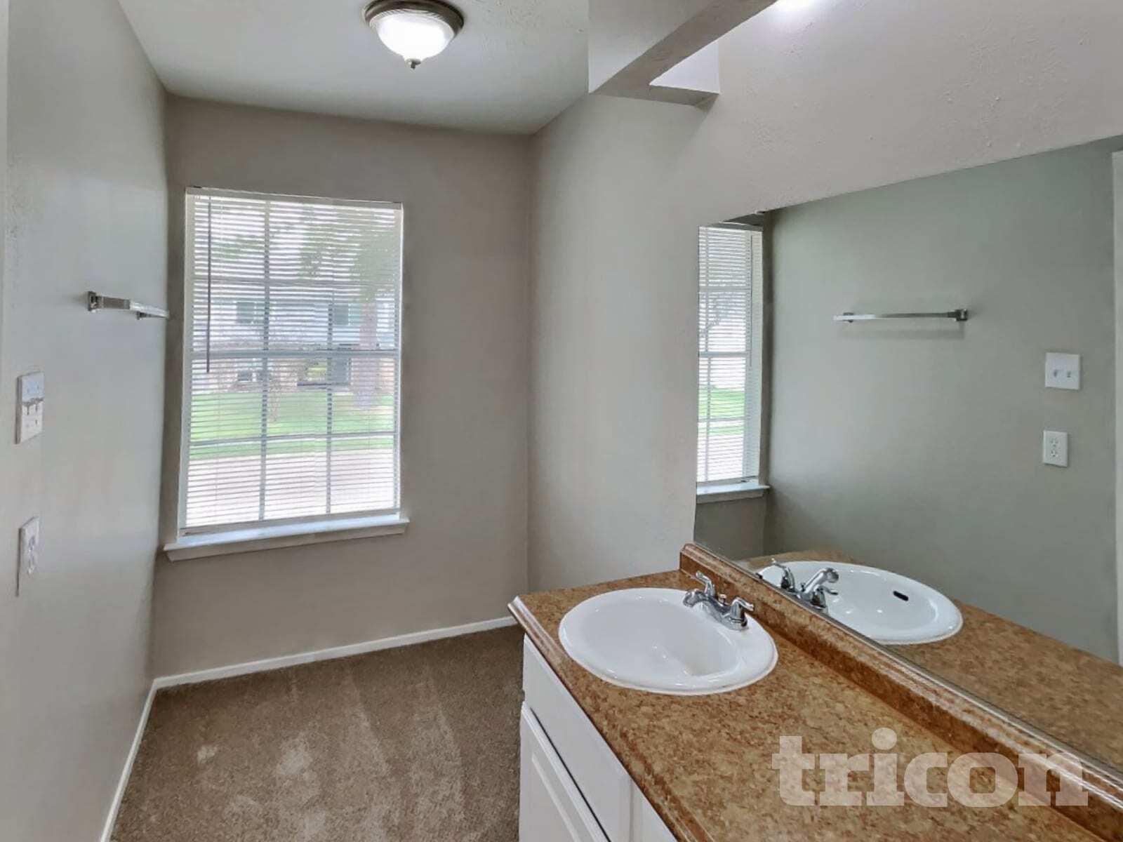 Building Photo - 8522 Lake Crystal Dr