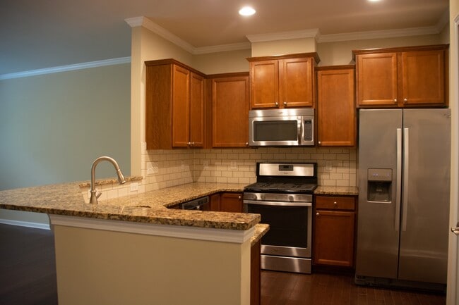 Building Photo - 122 Tuftin Dr