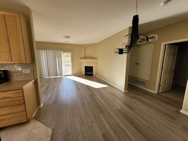 Building Photo - **Cozy condo available in Lowry!!**